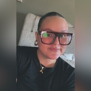 Meet your Posher, Torri